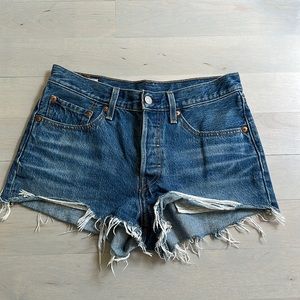 Levi’s 501 Distressed Jean short